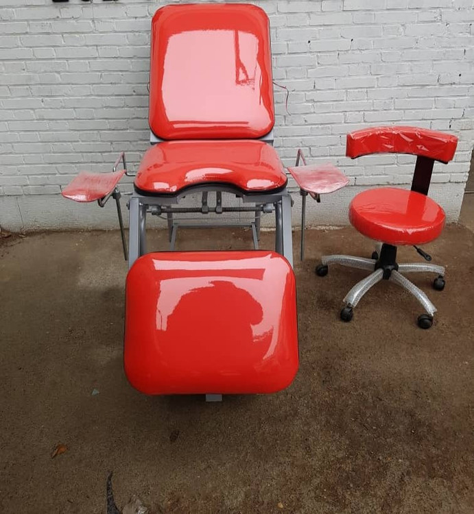 تخت ژنیکولوژی با فوم ۱۰ سانتی چرم رویال و فلز مقاوم مخصوص مطب مامایی و زنان