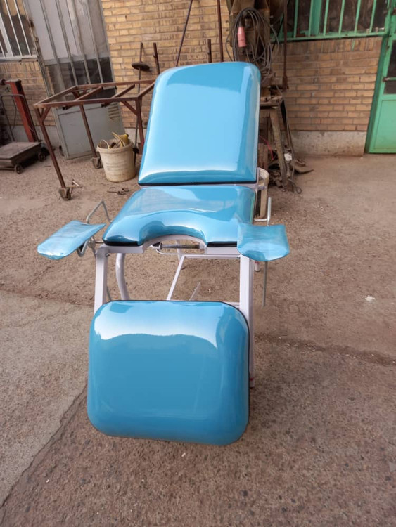 تخت ژنیکولوژی با فوم ۱۰ سانتی چرم رویال و فلز مقاوم مخصوص مطب مامایی و زنان